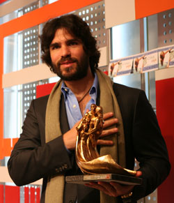 images/stories/imagenes_articulos/eventos/08.12 entrega premio a bella/verastegui_familia08_2.jpg